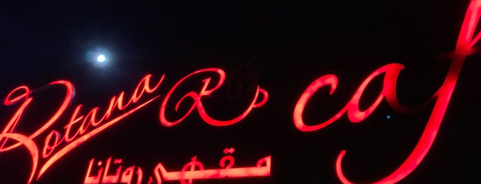 Rotana Cafe مقهى روتانا is one of Orte, die Yousef gefallen.