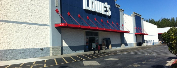 Lowe's is one of Orte, die Tony gefallen.