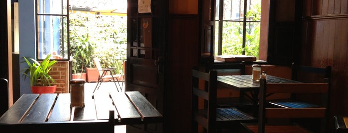 Black Cat Hostel is one of สถานที่ที่ Alexander ถูกใจ.