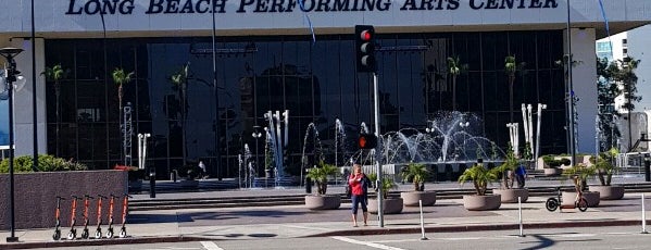 Performing Arts Center Fountain is one of Posti che sono piaciuti a Michael.