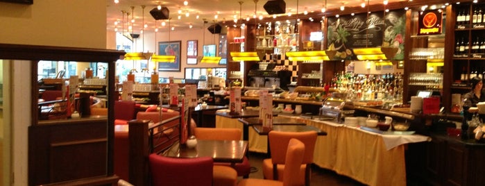 Café Extrablatt is one of Orte, die Burcu gefallen.