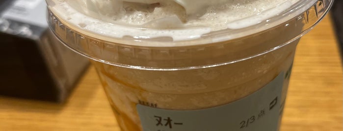 Starbucks is one of EAT 横浜.