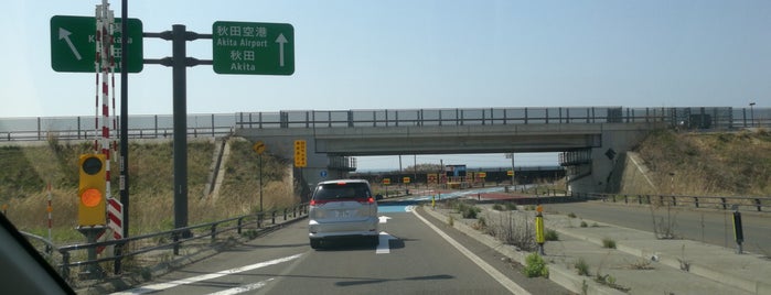 仁賀保IC is one of E7 日本海東北自動車道 NIHONKAI-TOHOKU EXPRESSWAY.