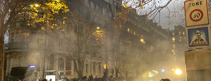 Arrêt Trocadéro [22,30,32,63,N53] is one of Paris Attractions.