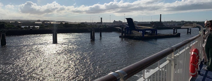 Birkenhead Ferry Port is one of Tempat yang Disukai Mia.