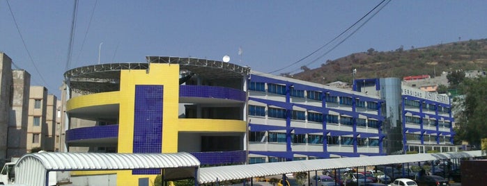 Universidad Justo Sierra is one of UNIVERSIDADES SCHOOL'S Y AZI.