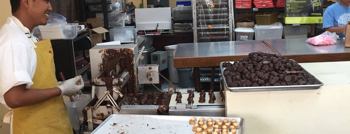 Kauai Chocolate Company is one of สถานที่ที่บันทึกไว้ของ Heather.