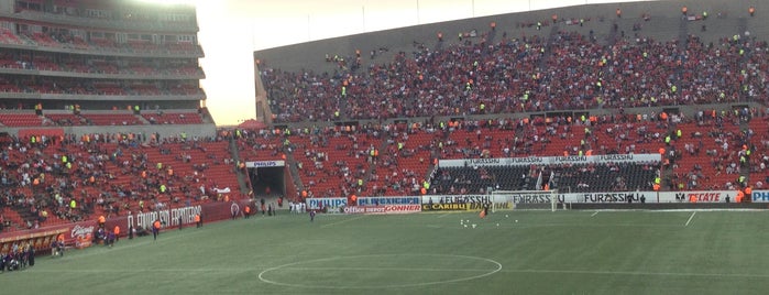 Estadio Caliente is one of Estádios.