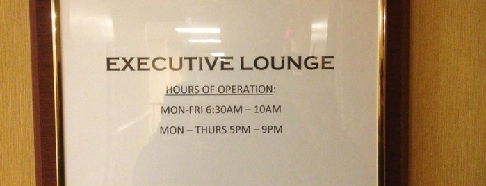 Hilton Parsippany Executive Lounge is one of สถานที่ที่ Jerry ถูกใจ.