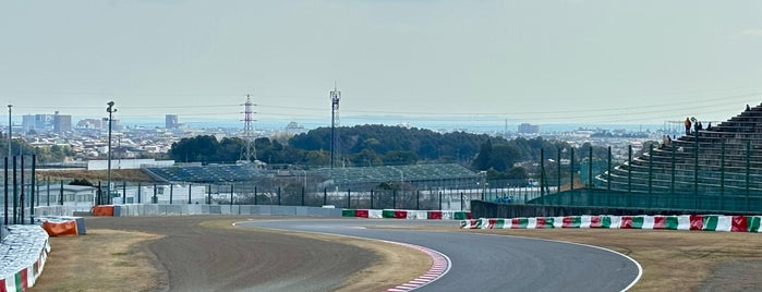 Reverse-bank Corner is one of 鈴鹿サーキット 国際レーシングコース.
