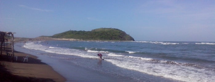 Playa Villarica is one of Locais curtidos por Brenda.