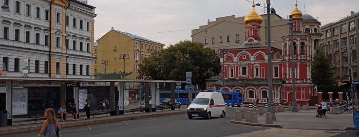 Славянская площадь is one of Погулять: Мясницкая, Покровка.