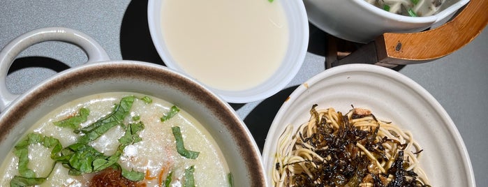 Top Noodles & Congee is one of Food Curiosity.