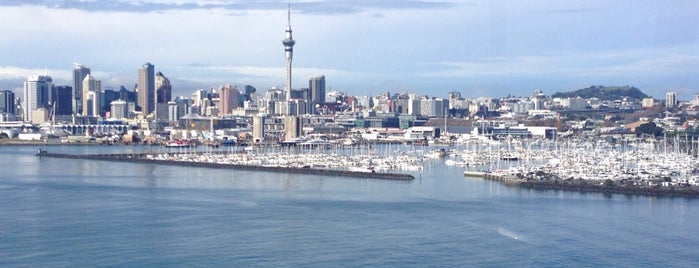 Viaduct Harbour is one of Orte, die Jason gefallen.