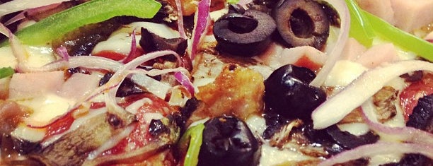Yammy Pizza is one of leoaze: сохраненные места.