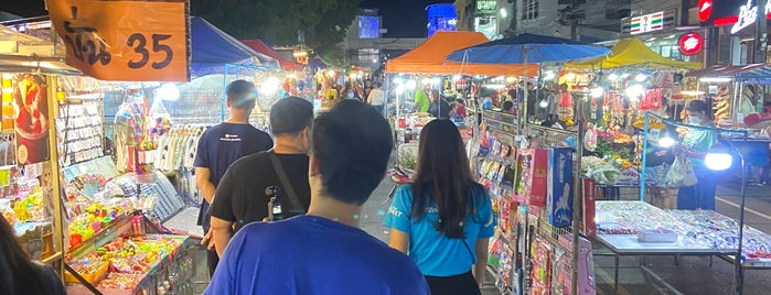 ตลาดราตรี (Night Market) is one of eating list.