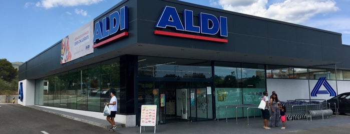 Aldi is one of Tempat yang Disukai Javier.