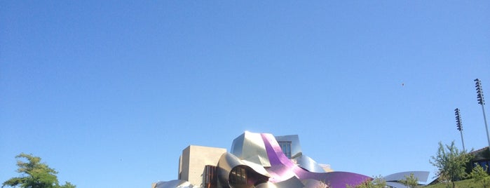 Bodega Marqués de Riscal is one of Lieux qui ont plu à Claudia.