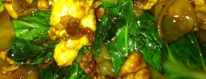 Little Basil Thai Cuisine is one of Flatiron Lunch Spots.