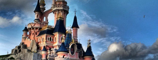 Disneyland Paris is one of Que faire à Paris pour Halloween ?.