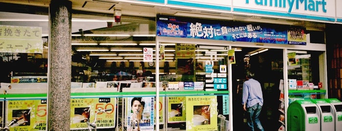 ファミリーマート 室見駅前店 is one of コンビニ3.