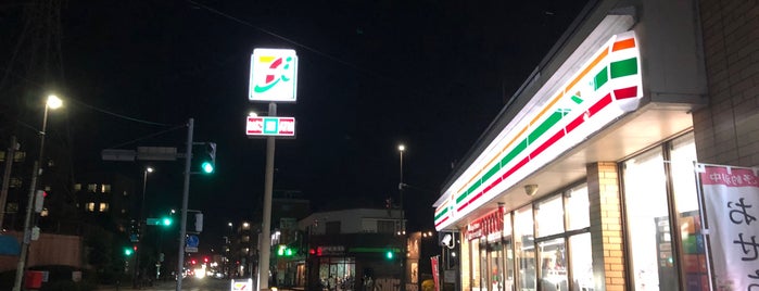 7-Eleven is one of コンビニ3.