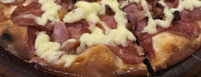 À Lenha Pizzaria is one of Brazil 2019.