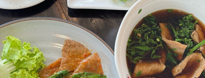 เจ้บ๊วย ก๋วยเตี๋ยวหมูเป่าปาก is one of Bangkok - Food.