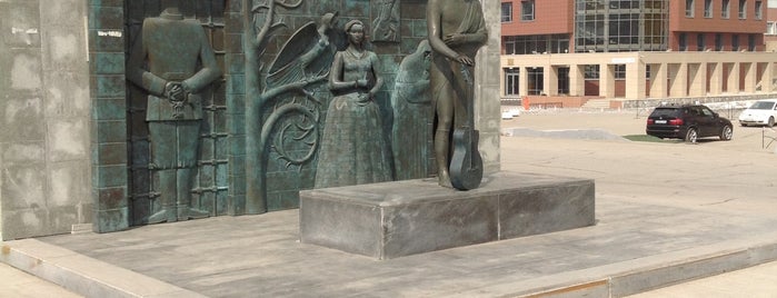 Памятник В.С. Высоцкому is one of Порталы.