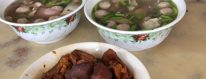 Restoran Lai Siang Yen Yam Rice (来香园饮食中心 正香芋饭) is one of Food.