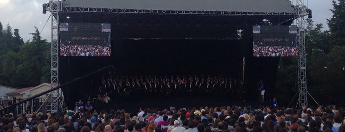 Boston Gay Men's Chorus is one of Tempat yang Disukai Fuat.