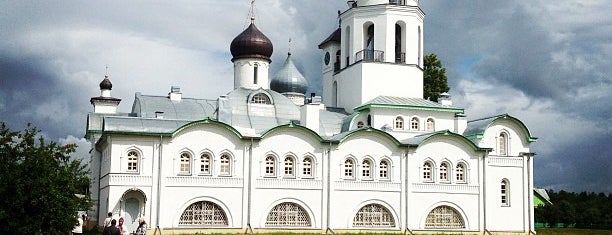 Иоанно-Богословский Савво-Крыпецкий монастырь is one of Монастыри России.