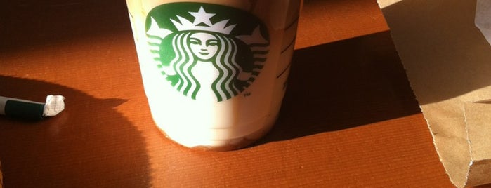 Starbucks is one of Lugares favoritos de Erin.