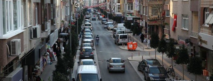 Kınalı Caddesi is one of Sevgililer Günü için Hediye.