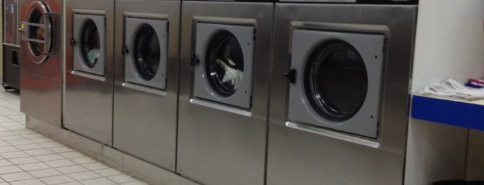 Easy Clean Coin Laundry is one of Tempat yang Disimpan Mackenzie.