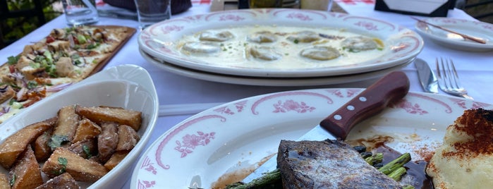 Maggiano's Little Italy is one of Regular lunchtime haunts.