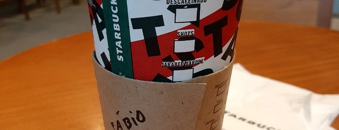 Starbucks is one of Lieux qui ont plu à Rômulo.