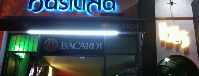 Basilika Bar is one of Favoritos para la Noche.