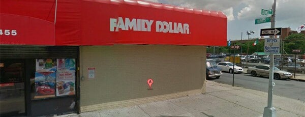 Family Dollar is one of Locais curtidos por Caroline 🍀💫🦄💫🍀.