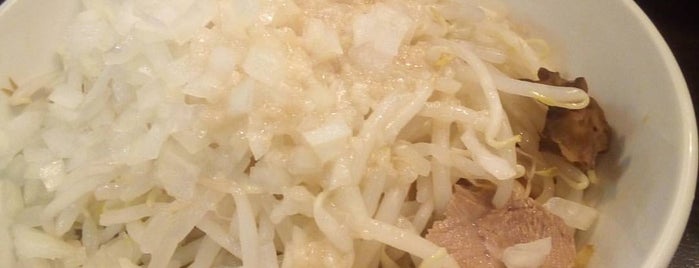 ぽっぽっ屋 日本橋店 is one of 東京、二郎インスパイア系ラーメン 20選 - Time Out Tokyo.