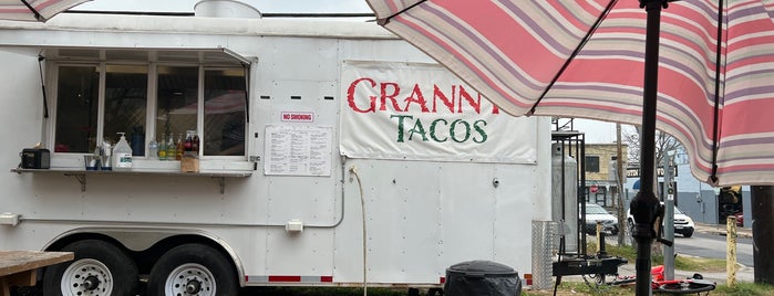 Granny's Tacos is one of สถานที่ที่ Denisse ถูกใจ.