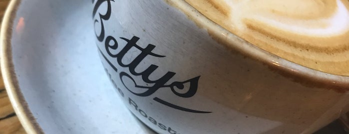 Bettys Coffee Roaster is one of Gidilenler.