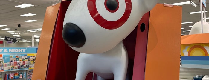 Target is one of Gregoryさんのお気に入りスポット.
