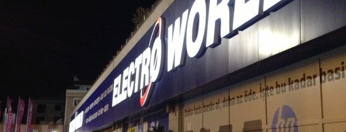 Electro World is one of สถานที่ที่ Saadet ถูกใจ.