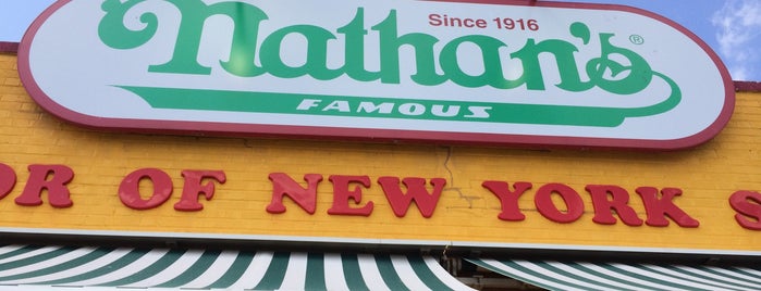 Nathan's Famous is one of Jason 님이 좋아한 장소.