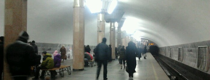 Метро «Центральний ринок» / Tsentralnyi Rynok Station is one of สถานที่ที่ Yuliia ถูกใจ.