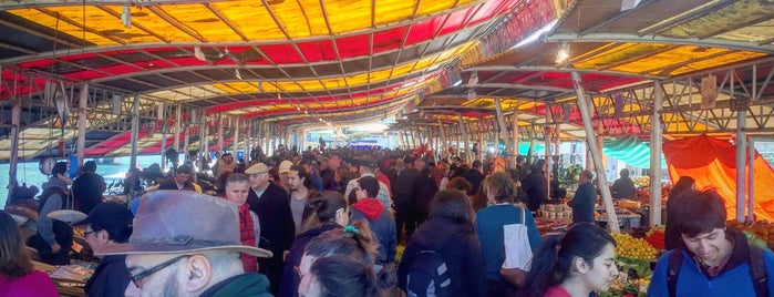 Muelle y Feria Fluvial de Valdivia is one of Marga'nın Beğendiği Mekanlar.