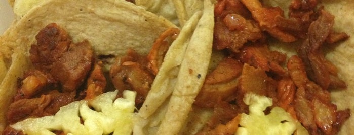 Tacos La Parrilla is one of สถานที่ที่บันทึกไว้ของ Adi.