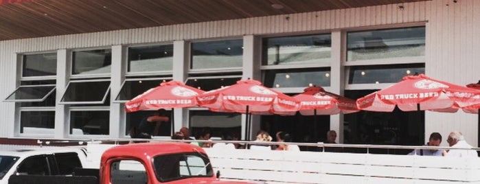 Red Truck Brewery is one of สถานที่ที่บันทึกไว้ของ Katia.