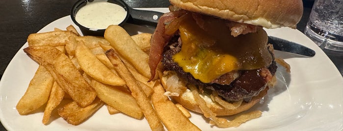 Red Robin Gourmet Burgers and Brews is one of Guide to Woodland's best spots.